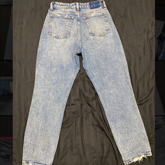 Abercrombie The Mom High Rise Curve Love Jeans - Picture 6 of 9